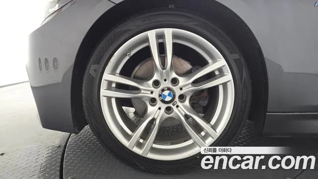 2018 BMW 3 Series (F30) 330i M Sport Shadow Sold VIN WBA8B9104JA826357 – photo 30 2018 BMW 3 Series (F30) 330i M Sport Shadow Sold VIN WBA8B9104JA826357 – photo 30