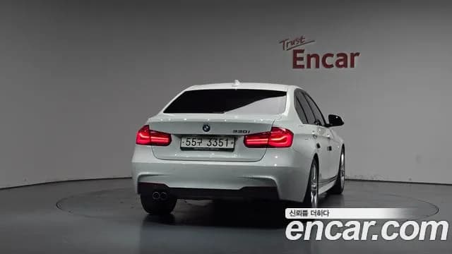 2017 BMW 3 Series (F30) 330i M Sport Sold VIN WBA8B9105HK704871 – interior seats 2017 BMW 3 Series (F30) 330i M Sport Sold VIN WBA8B9105HK704871 – interior seats