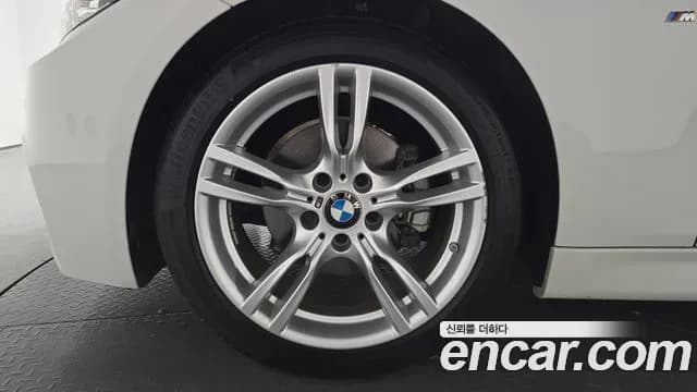 2017 BMW 3 Series (F30) 330i M Sport Sold VIN WBA8B9105HK704871 – exterior detail 2017 BMW 3 Series (F30) 330i M Sport Sold VIN WBA8B9105HK704871 – exterior detail