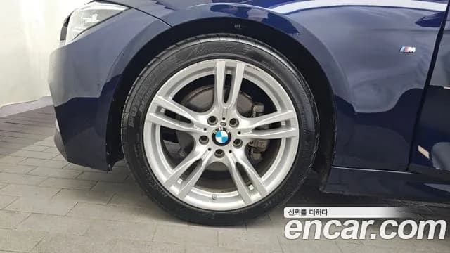 2018 BMW 3 Series (F30) 330i M Sport Shadow Sold VIN WBA8B9105JA826674 – photo 12 2018 BMW 3 Series (F30) 330i M Sport Shadow Sold VIN WBA8B9105JA826674 – photo 12