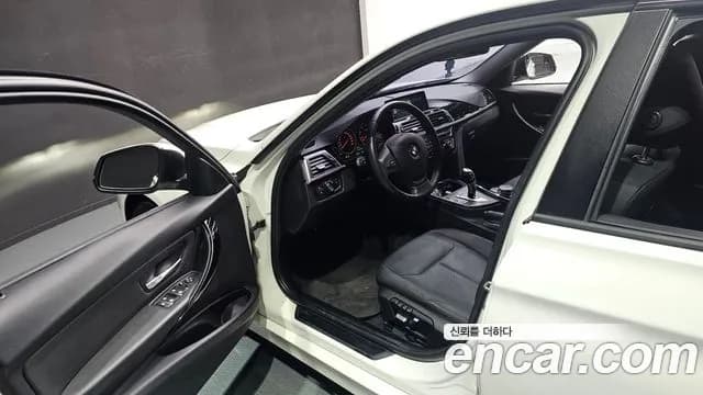 2017 BMW 3Series (F30) 320d Sold VIN WBA8C5100HA070462 – exterior detail 2017 BMW 3Series (F30) 320d Sold VIN WBA8C5100HA070462 – exterior detail