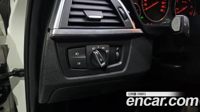 2017 BMW 3Series (F30) 320d Sold VIN WBA8C5100HA070462 – trunk area 2017 BMW 3Series (F30) 320d Sold VIN WBA8C5100HA070462 – trunk area