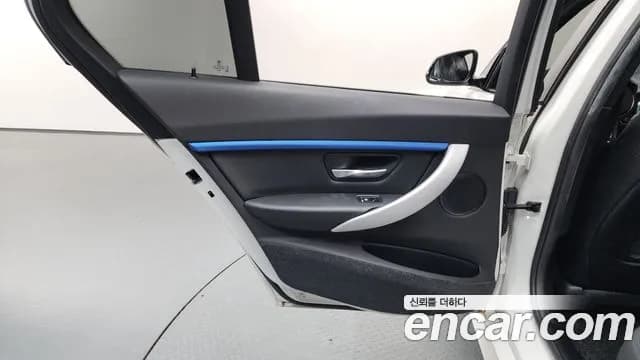 2017 BMW 3Series (F30) 320d M Sport Sold VIN WBA8C5103HA067863 – photo 26 2017 BMW 3Series (F30) 320d M Sport Sold VIN WBA8C5103HA067863 – photo 26