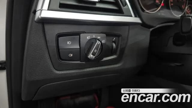 2017 BMW 3Series (F30) 320d Sold VIN WBA8C5103HK857755 – trunk area 2017 BMW 3Series (F30) 320d Sold VIN WBA8C5103HK857755 – trunk area