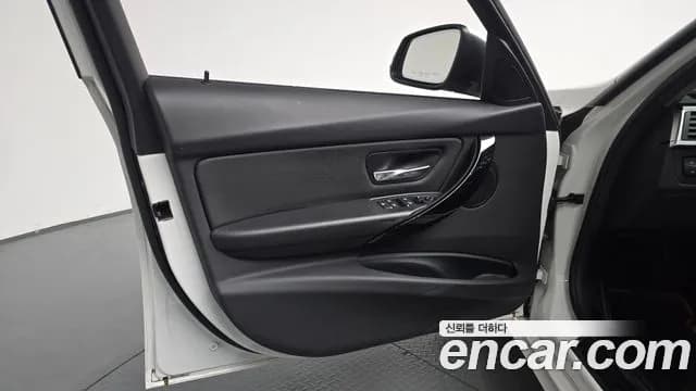 2017 BMW 3Series (F30) 320d Sold VIN WBA8C5103HK857755 – photo 14 2017 BMW 3Series (F30) 320d Sold VIN WBA8C5103HK857755 – photo 14
