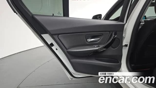 2017 BMW 3Series (F30) 320d Sold VIN WBA8C5103HK857755 – photo 15 2017 BMW 3Series (F30) 320d Sold VIN WBA8C5103HK857755 – photo 15