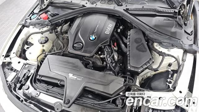 2018 BMW 3 Series (F30) 320d M Sport Sold VIN WBA8C5103J5L44459 – photo 12 2018 BMW 3 Series (F30) 320d M Sport Sold VIN WBA8C5103J5L44459 – photo 12