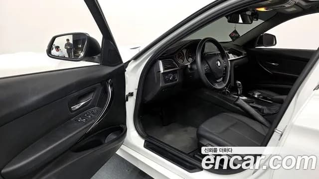 2018 BMW 3Series (F30) 320d Sold VIN WBA8C5103JA076214 – interior seats 2018 BMW 3Series (F30) 320d Sold VIN WBA8C5103JA076214 – interior seats