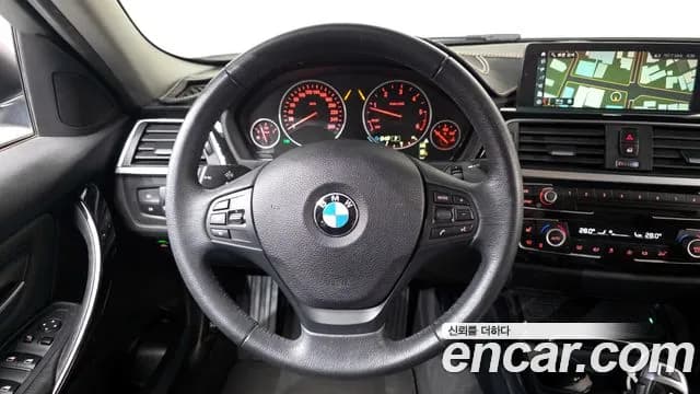 2018 BMW 3Series (F30) 320d Sold VIN WBA8C5103JA076214 – photo 11 2018 BMW 3Series (F30) 320d Sold VIN WBA8C5103JA076214 – photo 11