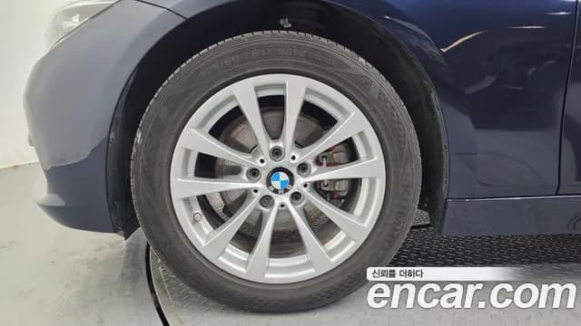 2017 BMW 3Series (F30) 320d Sold VIN WBA8C5105HK857529 – photo 17 2017 BMW 3Series (F30) 320d Sold VIN WBA8C5105HK857529 – photo 17