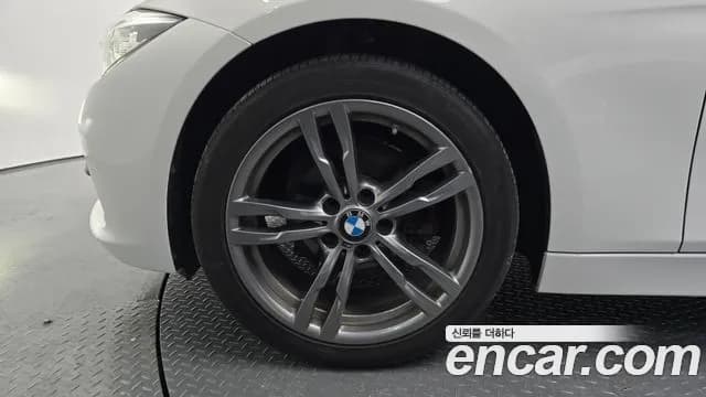2017 BMW 3Series (F30) 320d Sold VIN WBA8C5106HA068960 – front exterior 2017 BMW 3Series (F30) 320d Sold VIN WBA8C5106HA068960 – front exterior