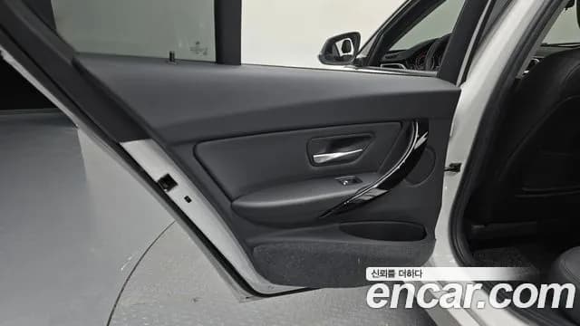 2017 BMW 3Series (F30) 320d Sold VIN WBA8C5106HA068960 – photo 18 2017 BMW 3Series (F30) 320d Sold VIN WBA8C5106HA068960 – photo 18