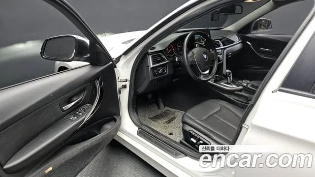 2017 BMW 3Series (F30) 320d Sold VIN WBA8C5107HA070250 – interior seats 2017 BMW 3Series (F30) 320d Sold VIN WBA8C5107HA070250 – interior seats