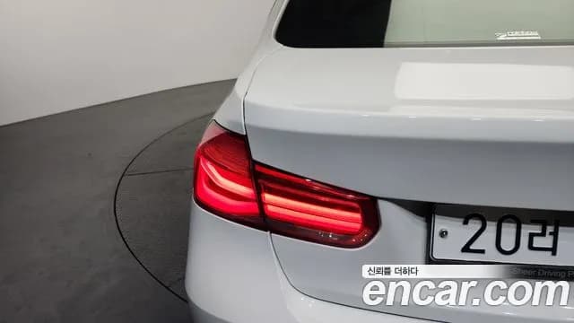 2018 BMW 3 Series (F30) 320d M Sport Sold VIN WBA8C510XJK736517 – photo 12 2018 BMW 3 Series (F30) 320d M Sport Sold VIN WBA8C510XJK736517 – photo 12