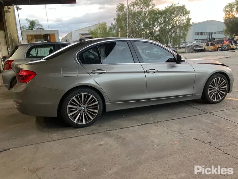 2016 BMW 3 Series Used VIN WBA8C56070NU24709 – rear exterior 2016 BMW 3 Series Used VIN WBA8C56070NU24709 – rear exterior