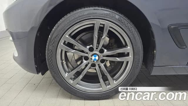 2018 BMW 3Series GT (F34) GT 320d Sold VIN WBA8T3100JGB15734 – front exterior 2018 BMW 3Series GT (F34) GT 320d Sold VIN WBA8T3100JGB15734 – front exterior