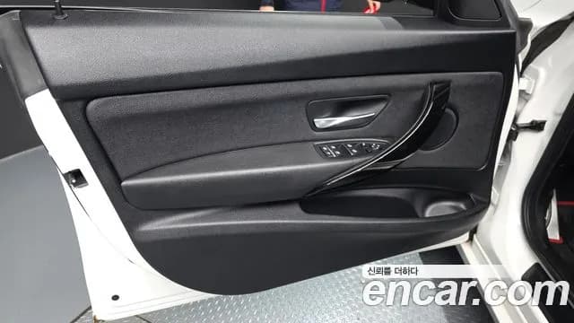 2020 BMW 3Series GT (F34) GT 320d Sold VIN WBA8T3106LBX94437 – interior seats 2020 BMW 3Series GT (F34) GT 320d Sold VIN WBA8T3106LBX94437 – interior seats