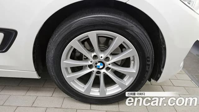 2018 BMW 3Series GT (F34) GT 320d Sold VIN WBA8T3107JGB15875 – photo 18 2018 BMW 3Series GT (F34) GT 320d Sold VIN WBA8T3107JGB15875 – photo 18