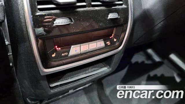 2023 BMW X6 (G06) xDrive40i M Sport Sold VIN WBACY6103P9N83559 – interior seats 2023 BMW X6 (G06) xDrive40i M Sport Sold VIN WBACY6103P9N83559 – interior seats