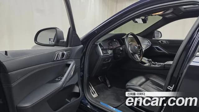 2022 BMW X6 (G06) xDrive40i M Sport Sold VIN WBACY6107N9J68791 – interior seats 2022 BMW X6 (G06) xDrive40i M Sport Sold VIN WBACY6107N9J68791 – interior seats