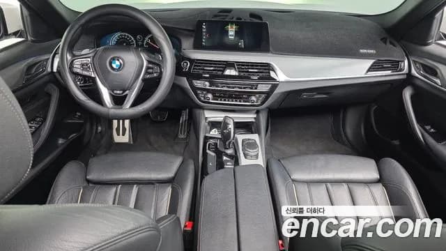 2017 BMW 5 Series (G30) 520d M Sport package Sold VIN WBAJC3100HG857124 – exterior detail 2017 BMW 5 Series (G30) 520d M Sport package Sold VIN WBAJC3100HG857124 – exterior detail
