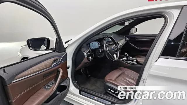 2017 BMW 5Series (G30) 520d M Sport Package Plus Sold VIN WBAJC3102HG921874 – photo 13 2017 BMW 5Series (G30) 520d M Sport Package Plus Sold VIN WBAJC3102HG921874 – photo 13
