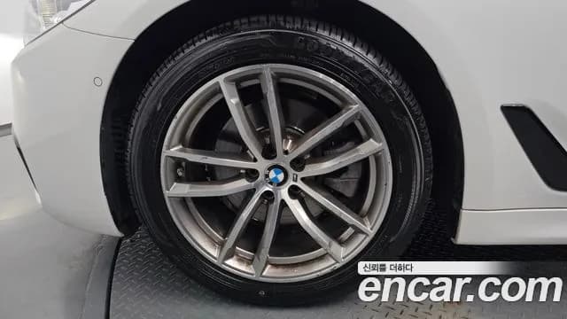 2017 BMW 5Series (G30) 520d M Sport package Sold VIN WBAJC3102HG991391 – photo 19 2017 BMW 5Series (G30) 520d M Sport package Sold VIN WBAJC3102HG991391 – photo 19