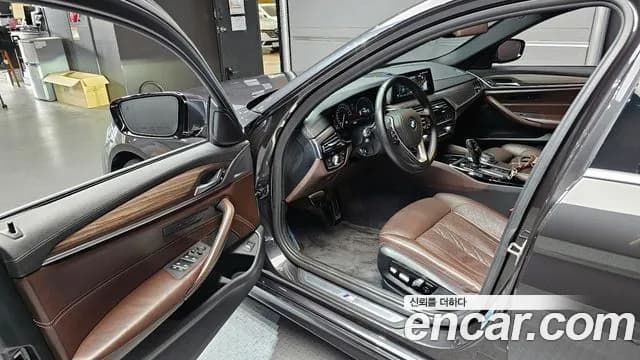 2018 BMW 5Series (G30) 520d M Sport Package Plus Sold VIN WBAJC3102JG998069 – photo 25 2018 BMW 5Series (G30) 520d M Sport Package Plus Sold VIN WBAJC3102JG998069 – photo 25