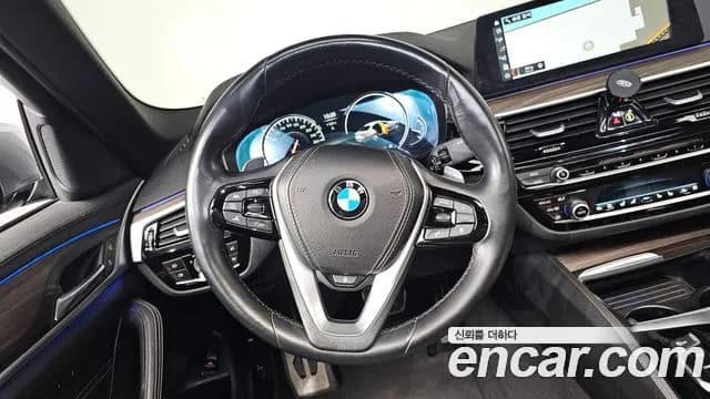 2017 BMW 5Series (G30) 520d M Sport Package Plus Sold VIN WBAJC3103HG992680 – photo 18 2017 BMW 5Series (G30) 520d M Sport Package Plus Sold VIN WBAJC3103HG992680 – photo 18