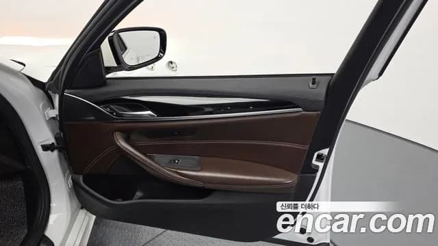 2019 BMW 5Series (G30) 530i M Sport Package Plus Sold VIN WBAJD3102KWE99473 – interior seats 2019 BMW 5Series (G30) 530i M Sport Package Plus Sold VIN WBAJD3102KWE99473 – interior seats