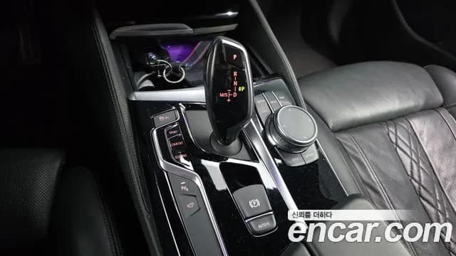 2019 BMW 5Series (G30) 530i M Sport Package Plus Sold VIN WBAJD3108KWW21315 – interior seats 2019 BMW 5Series (G30) 530i M Sport Package Plus Sold VIN WBAJD3108KWW21315 – interior seats