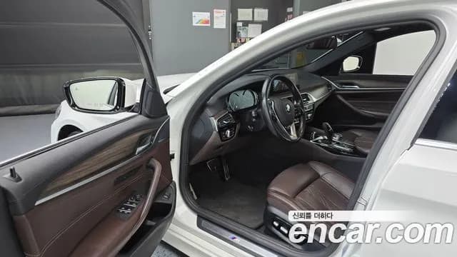 2018 BMW 5Series (G30) 530i M Sport Package Plus Sold VIN WBAJD3109JWC13617 – photo 18 2018 BMW 5Series (G30) 530i M Sport Package Plus Sold VIN WBAJD3109JWC13617 – photo 18