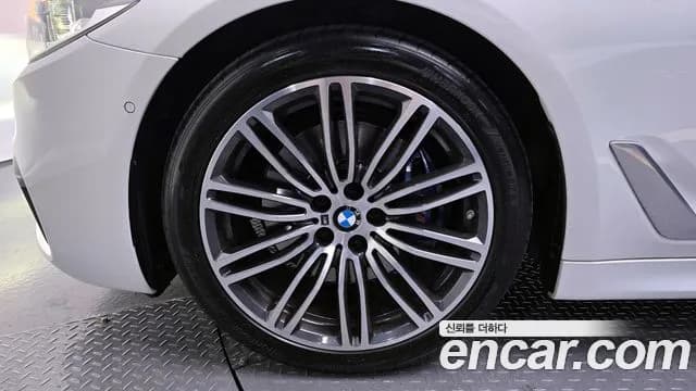 2019 BMW 5 Series (G30) 530i M Sport Package Plus Sold VIN WBAJD3109KB317336 – photo 16 2019 BMW 5 Series (G30) 530i M Sport Package Plus Sold VIN WBAJD3109KB317336 – photo 16
