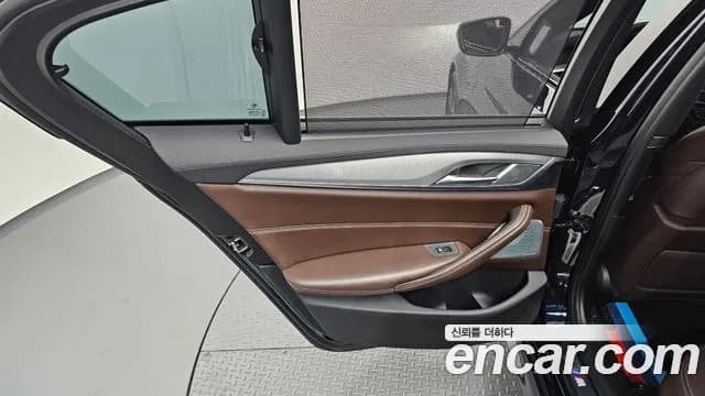2019 BMW 5 Series (G30) M550d xDrive Sold VIN WBAJD7103KBM20226 – photo 13 2019 BMW 5 Series (G30) M550d xDrive Sold VIN WBAJD7103KBM20226 – photo 13