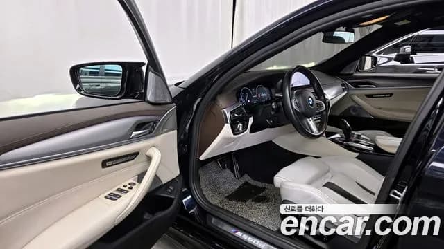 2019 BMW 5Series (G30) M550d xDrive Sold VIN WBAJD7108KBM20304 – photo 19 2019 BMW 5Series (G30) M550d xDrive Sold VIN WBAJD7108KBM20304 – photo 19