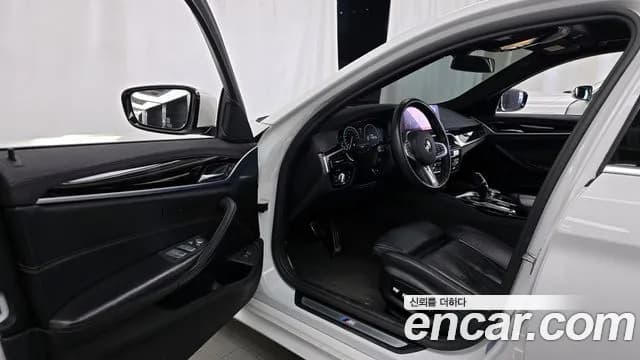 2019 BMW 5Series (G30) 530i xDrive M Sport Package Plus Sold VIN WBAJD9101KWW52196 – exterior detail 2019 BMW 5Series (G30) 530i xDrive M Sport Package Plus Sold VIN WBAJD9101KWW52196 – exterior detail