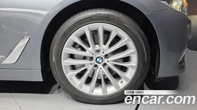 2018 BMW 5Series (G30) 530i xDrive Luxury Plus Sold VIN WBAJD9105JB277161 – side profile 2018 BMW 5Series (G30) 530i xDrive Luxury Plus Sold VIN WBAJD9105JB277161 – side profile