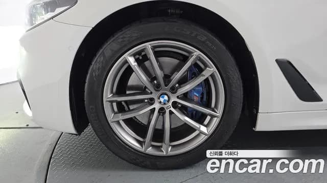 2017 BMW 5 Series (G30) 530i xDrive M Sport Package Plus Sold VIN WBAJD9105JWC11334 – trunk area 2017 BMW 5 Series (G30) 530i xDrive M Sport Package Plus Sold VIN WBAJD9105JWC11334 – trunk area