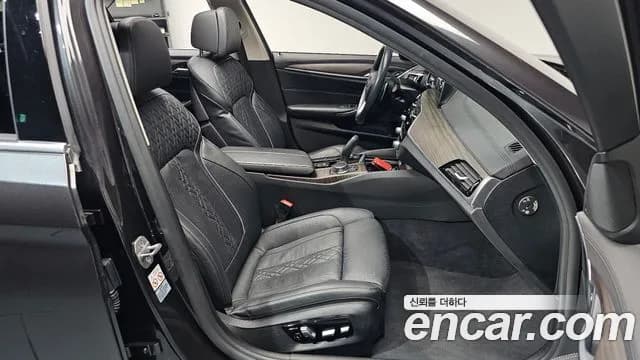 2018 BMW 5 Series (G30) 530i xDrive Luxury Plus Sold VIN WBAJD9107JWC82759 – interior seats 2018 BMW 5 Series (G30) 530i xDrive Luxury Plus Sold VIN WBAJD9107JWC82759 – interior seats