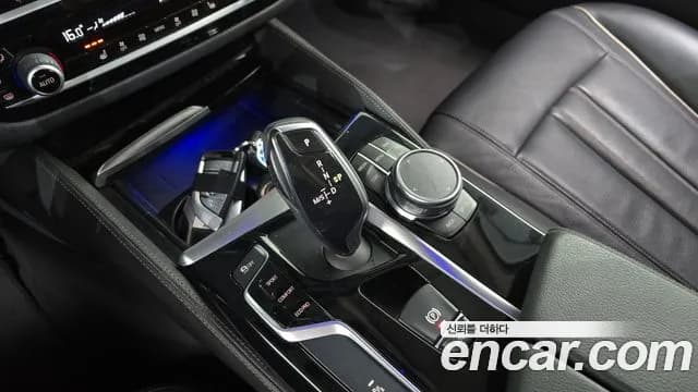 2018 BMW 5 Series (G30) 520i Luxury Sold VIN WBAJK7102JBH23750 – side profile 2018 BMW 5 Series (G30) 520i Luxury Sold VIN WBAJK7102JBH23750 – side profile