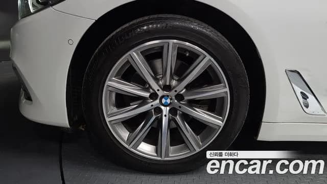 2018 BMW 5Series (G30) 520i Luxury Sold VIN WBAJK7108JBP72786 – exterior detail 2018 BMW 5Series (G30) 520i Luxury Sold VIN WBAJK7108JBP72786 – exterior detail