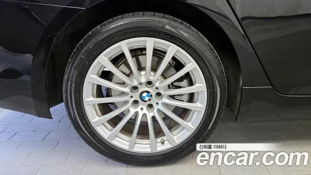 2020 BMW 5Series (G30) 520i Luxury Sold VIN WBAJK9103LBR78712 – trunk area 2020 BMW 5Series (G30) 520i Luxury Sold VIN WBAJK9103LBR78712 – trunk area