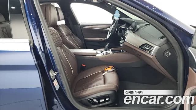2020 BMW 5 Series (G30) 530i M Sport Package Plus Sold VIN WBAJR5104LWW74401 – trunk area 2020 BMW 5 Series (G30) 530i M Sport Package Plus Sold VIN WBAJR5104LWW74401 – trunk area