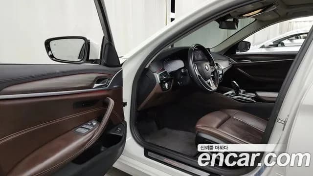 2020 BMW 5Series (G30) 530i xDrive Luxury Plus Sold VIN WBAJR9104LCE27777 – trunk area 2020 BMW 5Series (G30) 530i xDrive Luxury Plus Sold VIN WBAJR9104LCE27777 – trunk area