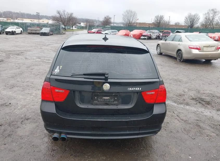 2011 BMW 328i Used VIN WBAUU3C5XBA543090 – undercarriage 2011 BMW 328i Used VIN WBAUU3C5XBA543090 – undercarriage