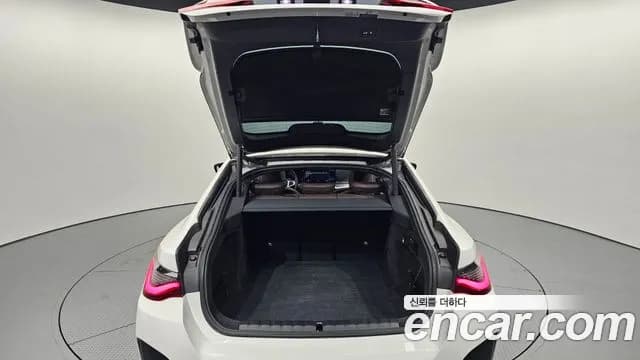 2022 BMW i4 M50 Sold VIN WBY31AW08NFM60629 – interior seats 2022 BMW i4 M50 Sold VIN WBY31AW08NFM60629 – interior seats