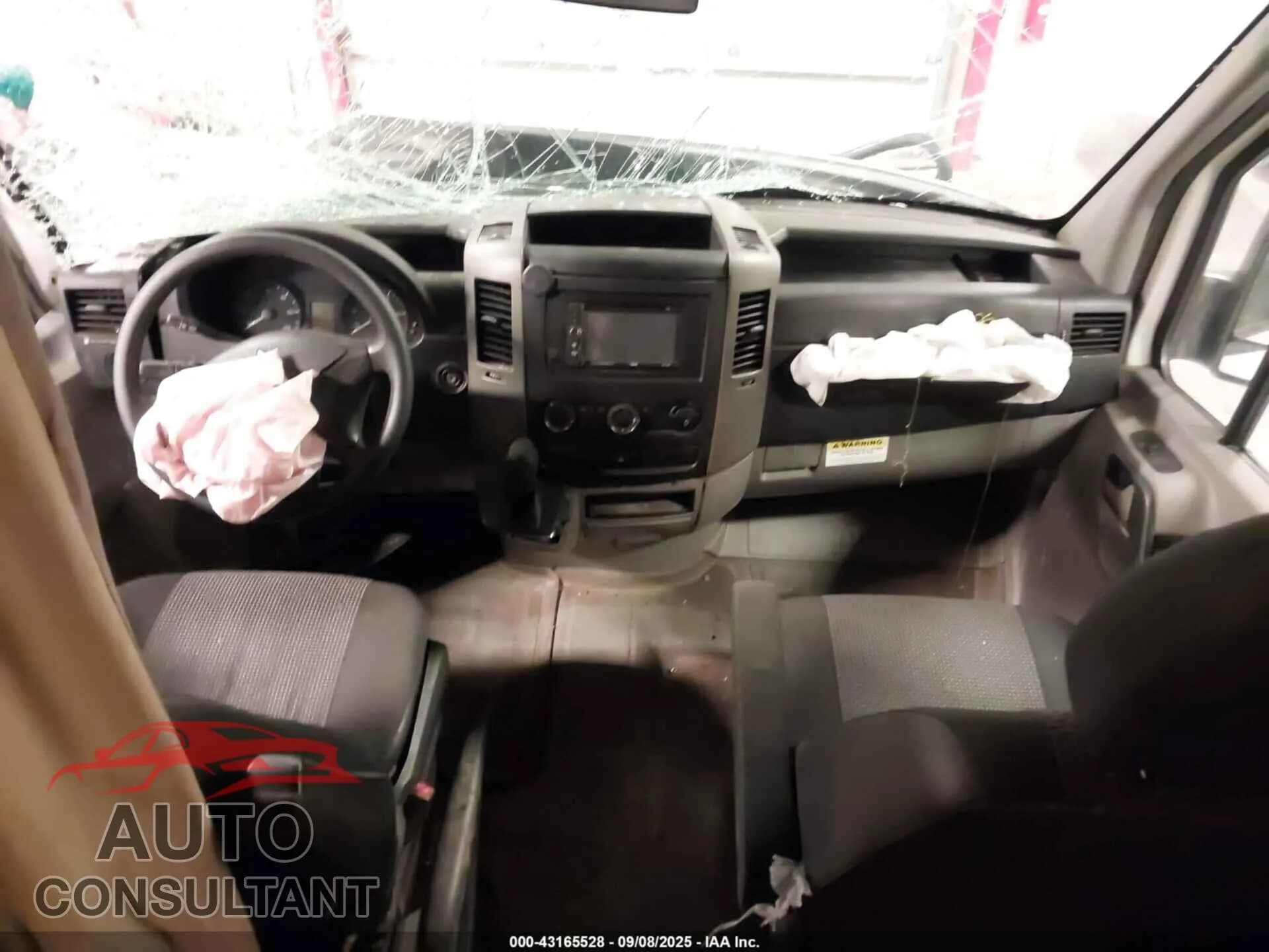 2013 MERCEDES-BENZ SPRINTER 2500 Damaged VIN WD3PE8CC6D5737565 – engine bay 2013 MERCEDES-BENZ SPRINTER 2500 Damaged VIN WD3PE8CC6D5737565 – engine bay