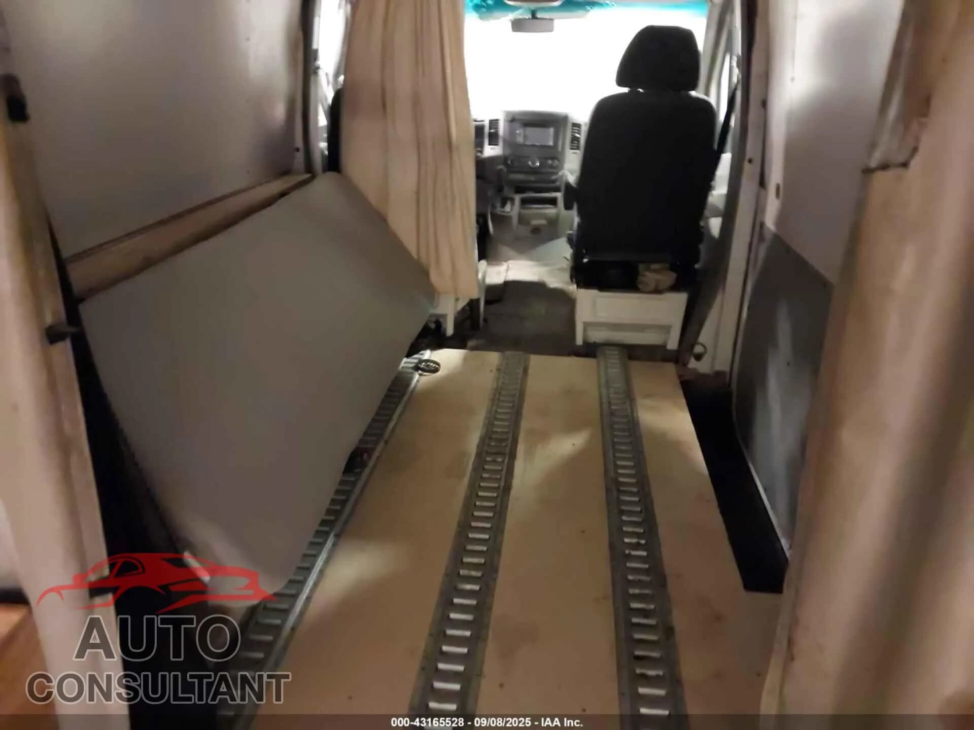 2013 MERCEDES-BENZ SPRINTER 2500 Damaged VIN WD3PE8CC6D5737565 – exterior detail 2013 MERCEDES-BENZ SPRINTER 2500 Damaged VIN WD3PE8CC6D5737565 – exterior detail