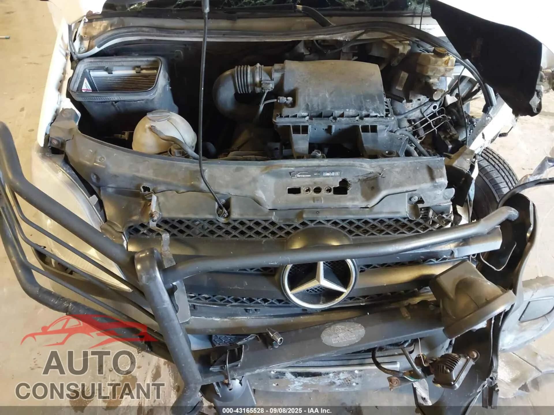 2013 MERCEDES-BENZ SPRINTER 2500 Damaged VIN WD3PE8CC6D5737565 – trunk area 2013 MERCEDES-BENZ SPRINTER 2500 Damaged VIN WD3PE8CC6D5737565 – trunk area