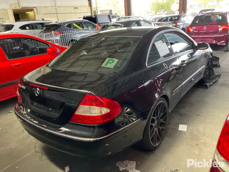 2006 Mercedes-Benz CLK-Class Used VIN WDB2093562F191959 – engine bay 2006 Mercedes-Benz CLK-Class Used VIN WDB2093562F191959 – engine bay